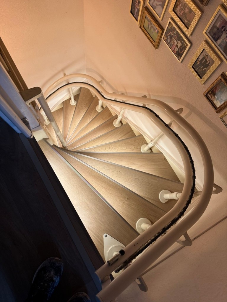 Trap na renovatie met PVC en LED-verlichting
